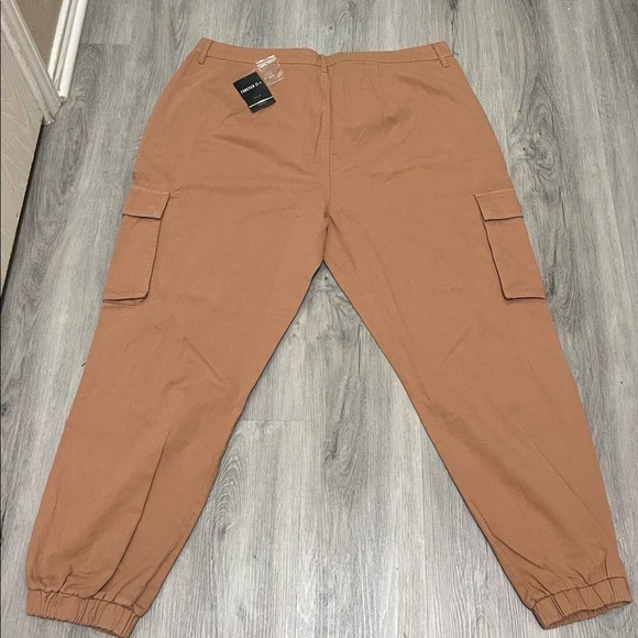 Forever 21 Distressed Woven Ankle Pants NWT‎ - Picture 2 of 5